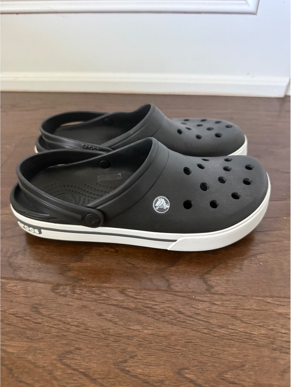 NWOT Crocs Crocband Clogs Sandals Shoes Black White Unisex Mens 7 Womens 9 - Picture 2 of 5